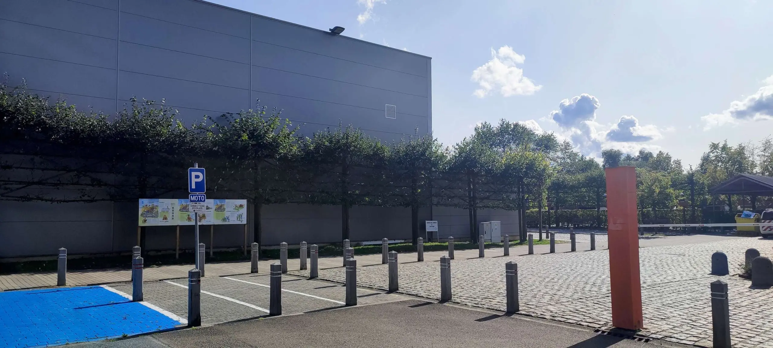 Salle extérieure vue 2